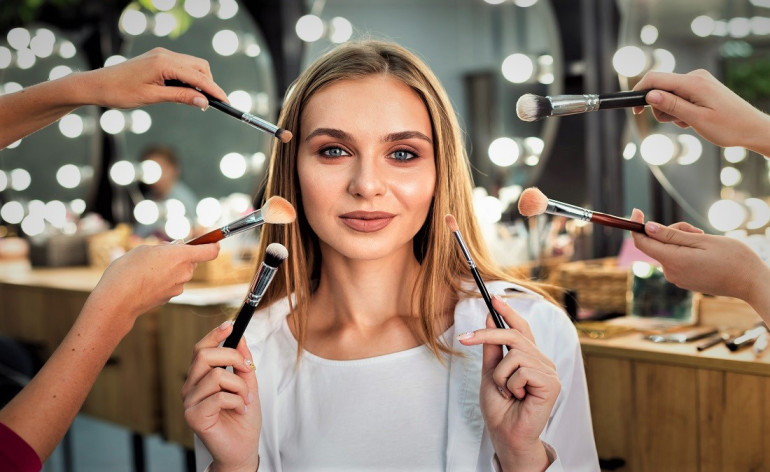 1614014147start-own-makeup-business.jpg